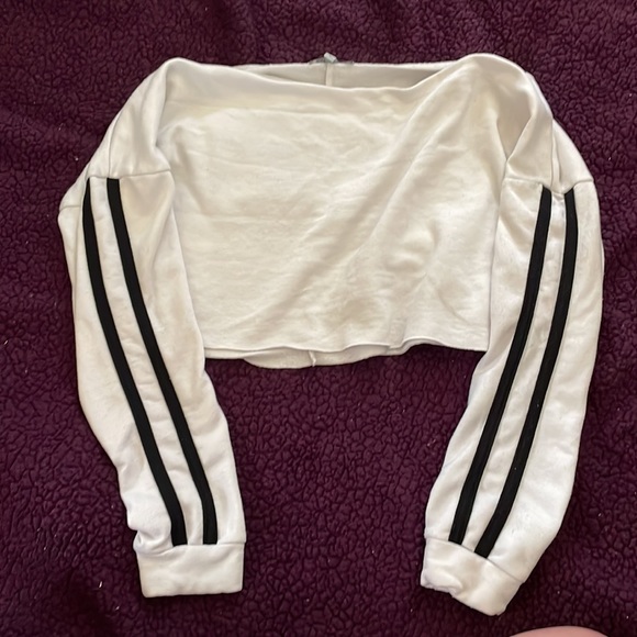 Crop top - Picture 2 of 3